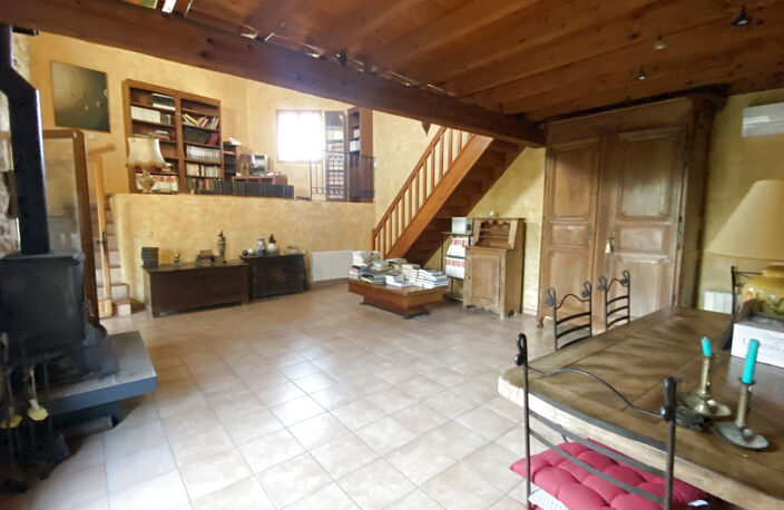 À vendre maison T4 4 faces avec garage et jardin arboré pisc — photo 5