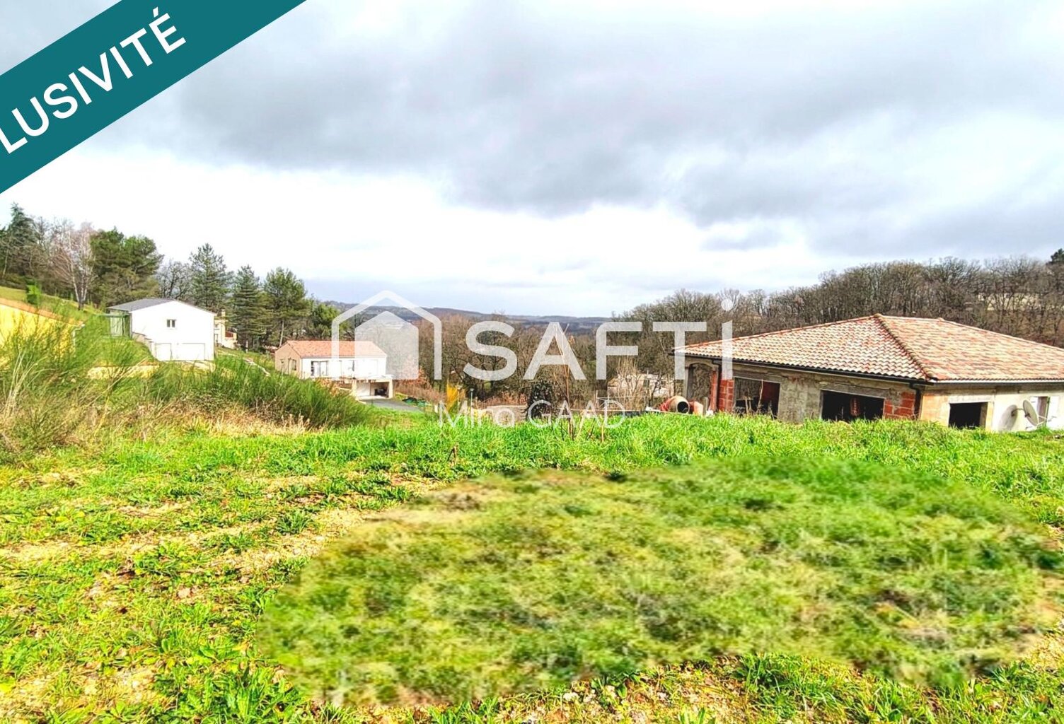Terrain viabilisé plat avec superbe vue — photo 1