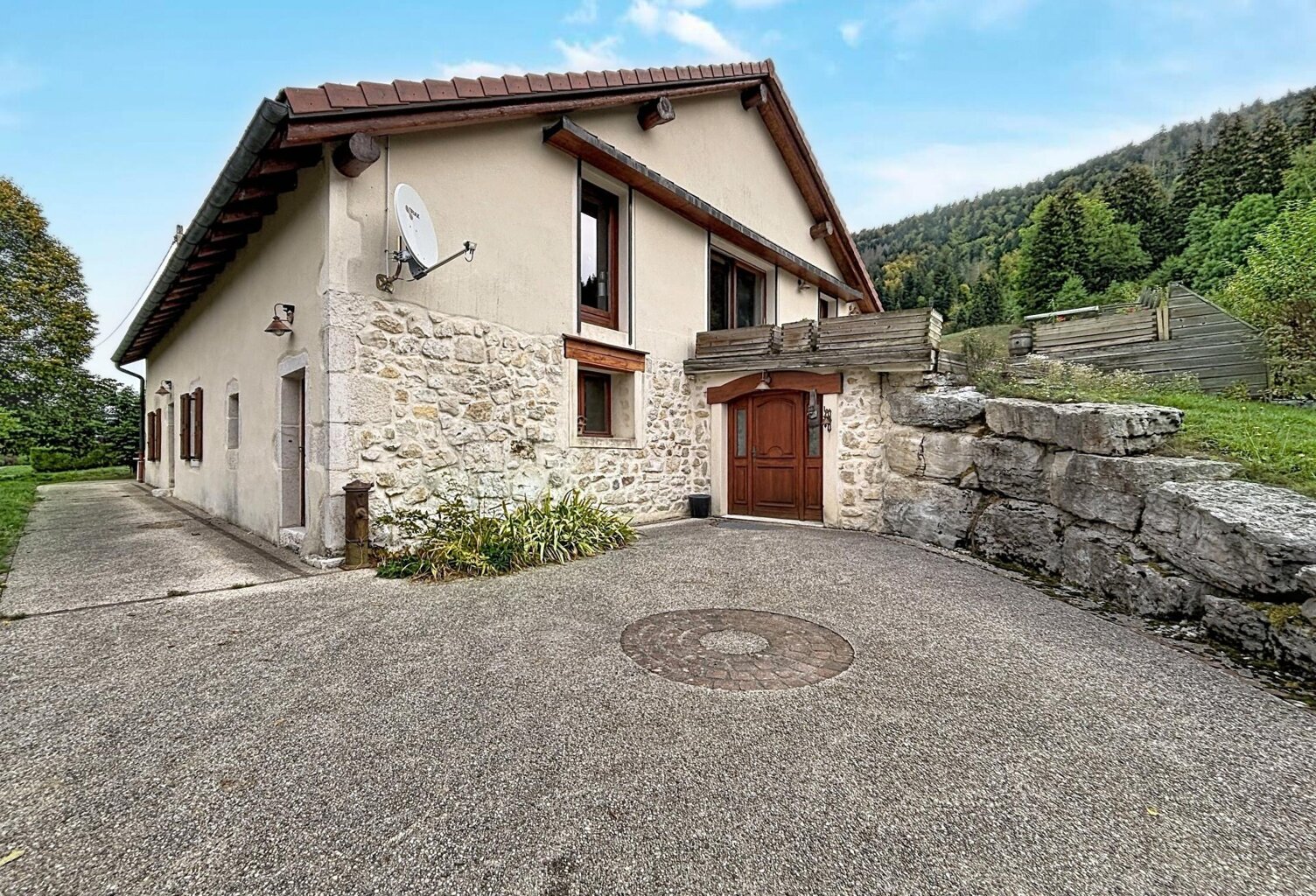 Ancienne ferme de caractère de 303 m² avec gîte indépendant, bureau et grand garage — photo 1