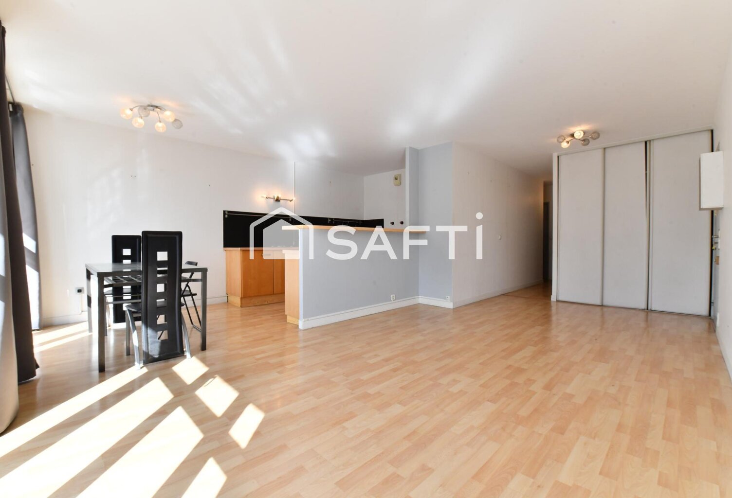 Bel appartement de quatre pièces ! Ravalement réalisé récemment ! — photo 1