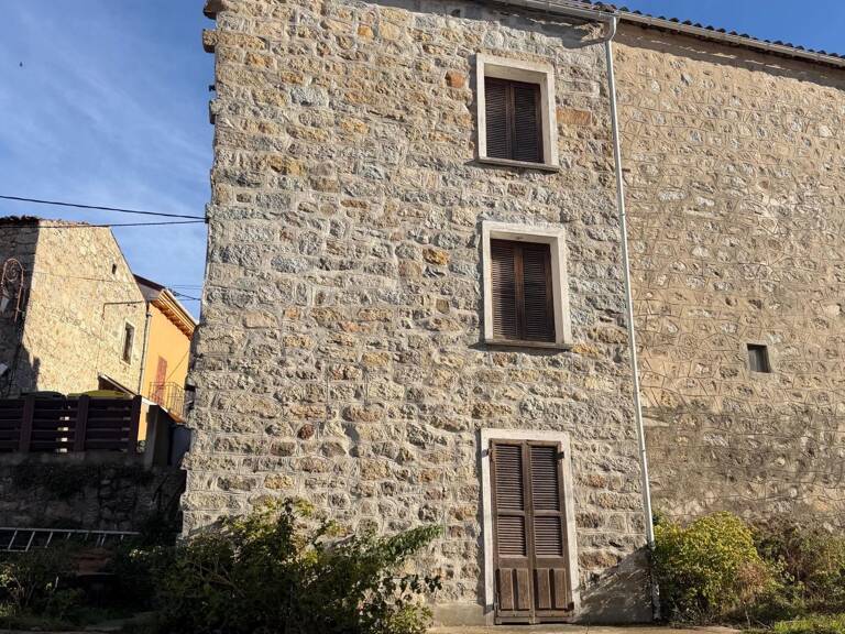 Maison de village en pierre à rénover- Bastelica — photo 1