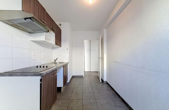 Appartement T3 71 m² dernier étage avec balcon et parking — photo 3
