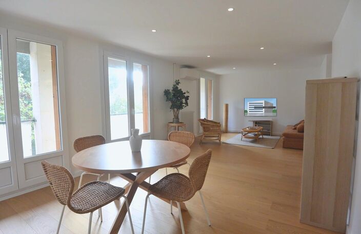 Secteur Jules Ferry -  Appartement au calme sans nuisances entièrement rénové de 79 m² avec balcon, loggia et cave. — photo 2