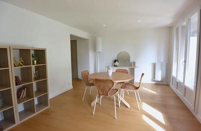 Secteur Jules Ferry -  Appartement au calme sans nuisances entièrement rénové de 79 m² avec balcon, loggia et cave. — photo 3