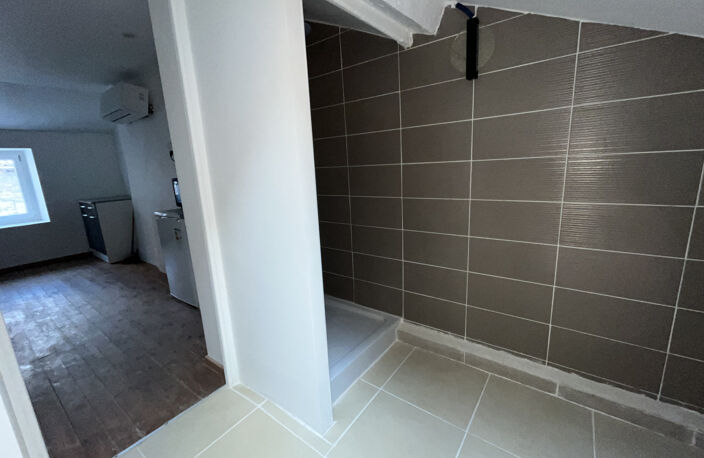 studio meuble entièrement renové — photo 4