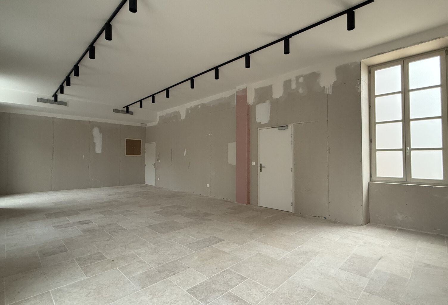 LOCAL COMMERCIAL — photo 1