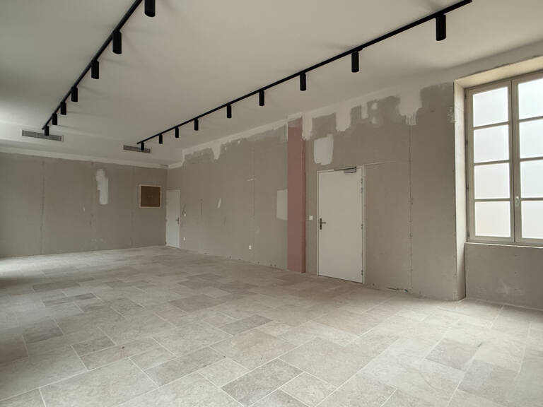 LOCAL COMMERCIAL — photo 1
