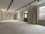 LOCAL COMMERCIAL — photo 2