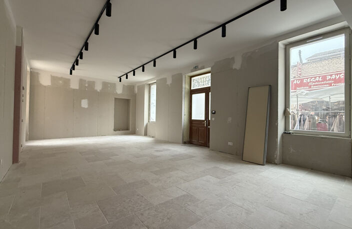 LOCAL COMMERCIAL — photo 2