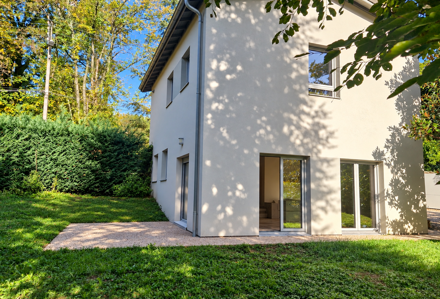 LOCATION ECULLY 69130 MAISON 4 PIECES 3 CHAMBRES JARDIN TERRASSE PARKING LOCAL VÉLO — photo 1