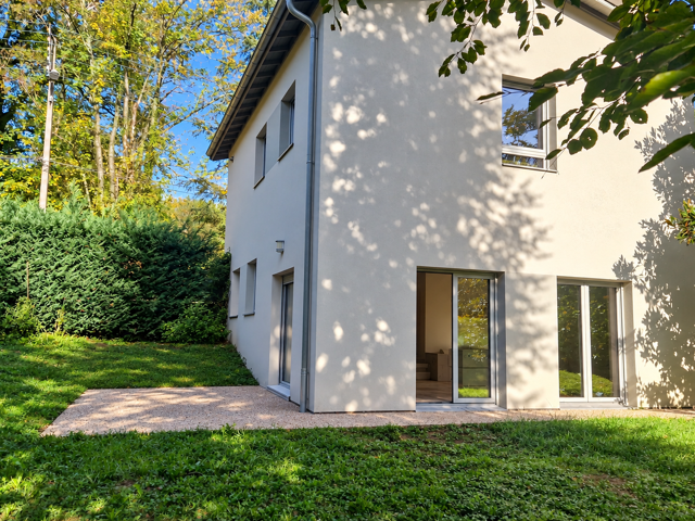 LOCATION ECULLY 69130 MAISON 4 PIECES 3 CHAMBRES JARDIN TERRASSE PARKING LOCAL VÉLO — photo du bien
