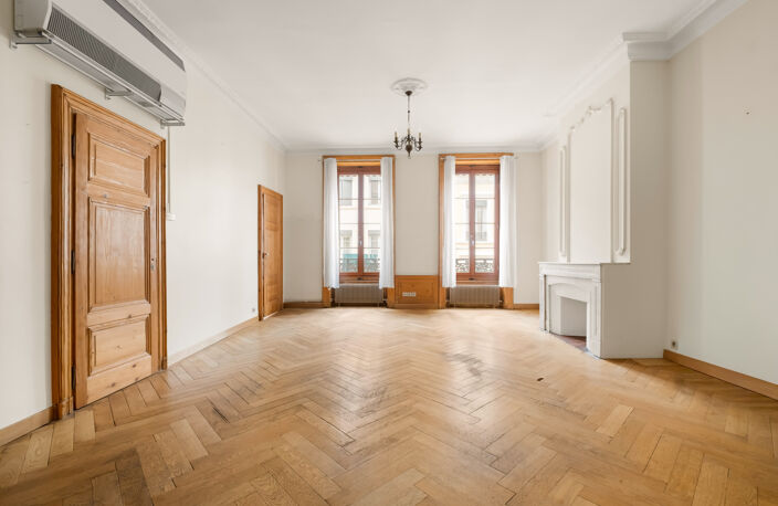 T3 avec cachet de 109 m2, Ainay — photo 2