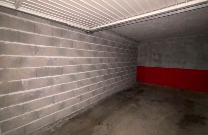 Garage — photo 2