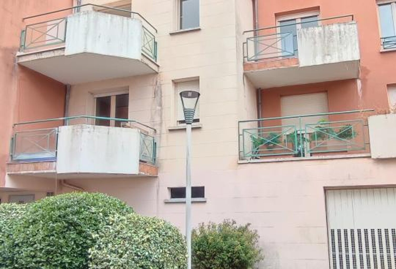 Proche les Quais T2 de 32 m² avec place de parking couvert — photo 1