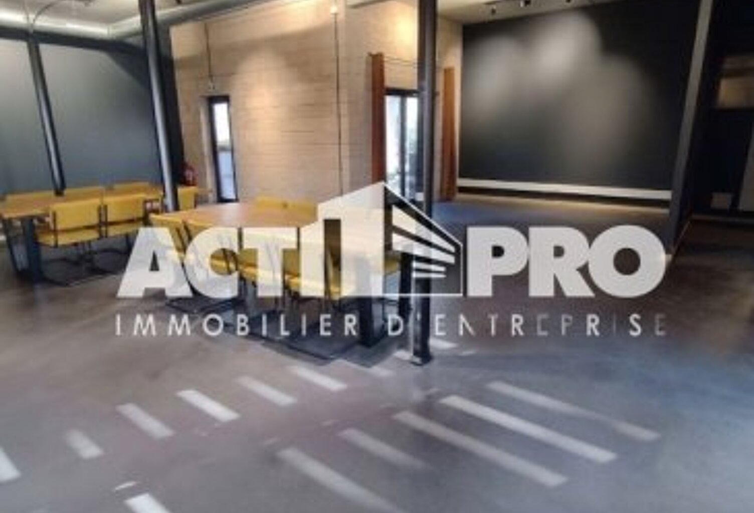 Bureaux à louer — photo 1