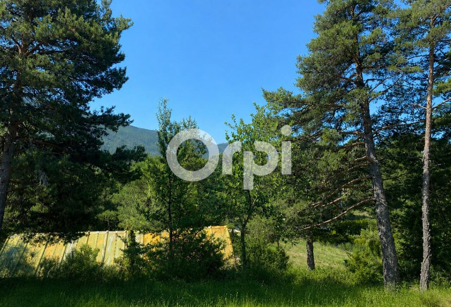 OPPORTUNITE RARE - TERRAIN DE 1 500 M2 AVEC 300 M2 DE POTENTIEL CONSTRUCTIBLE — photo 1