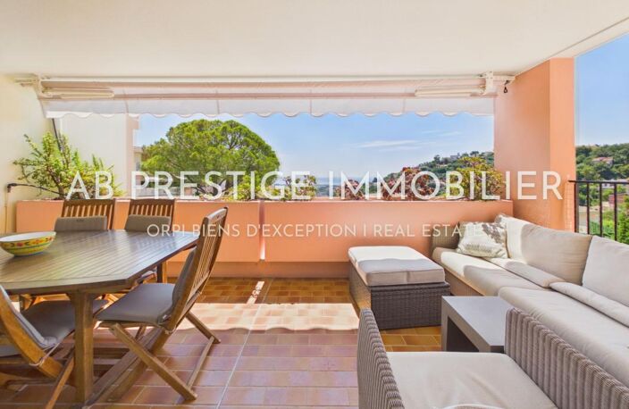 DOMAINE DE BELLEVUE - T4 de 110m² - VUE MER - 2 PARKINGS + CAVE - ETAT PARFAIT — photo 2