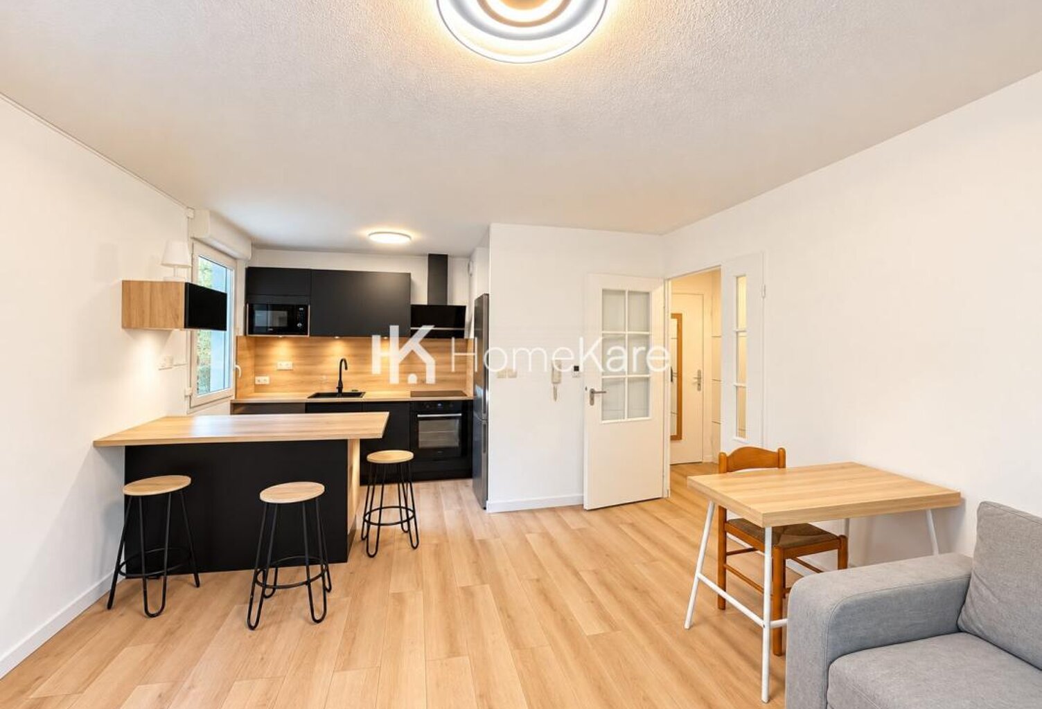 MAGNIFIQUE T2 DE 43M2 ENTIÈREMENT RÉNOVÉ AVEC PLACE DE PARKIN — photo 1