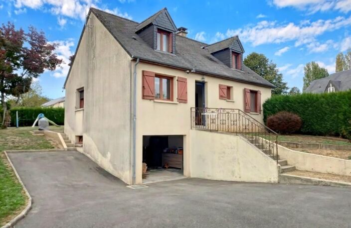 ERNÉE – MAISON FAMILIALE DE 100 M² AVEC SOUS-SOL COMPLET, JARDIN ET COMMERCES À PIED — photo 2