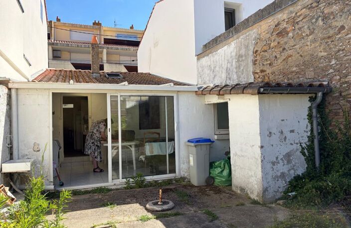 LES SABLES D'OLONNE (85100) RARISSIME ADORABLE MAISON DE PECHEUR A RENOVER AVEC DEPENDANCE ET JARDIN — photo 3