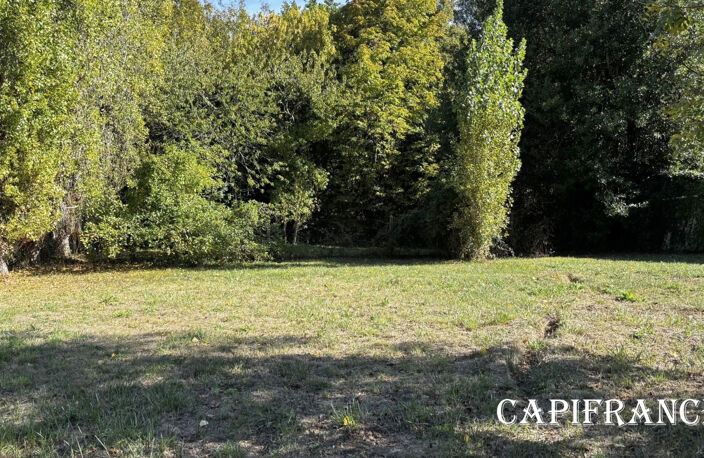 Maison à vendre charmant plain-pied en pierre de taille - 3 chambres - jardin clos et boisé - à FONTCOUVERTE (17100) — photo 3