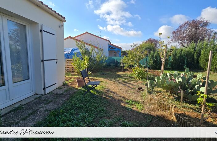 VOUILLÉ-LES-MARAIS – MAISON DE PLAIN-PIED – 2 CHAMBRES – GARAGE – JARDIN — photo 4