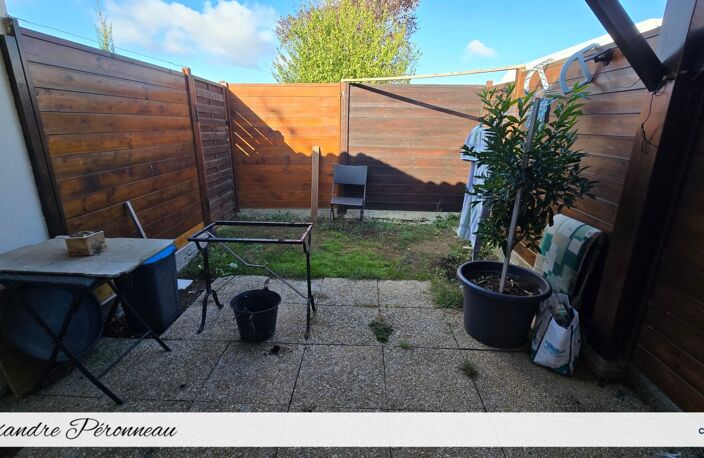 VOUILLÉ-LES-MARAIS – MAISON DE PLAIN-PIED – 2 CHAMBRES – GARAGE – JARDIN — photo 5