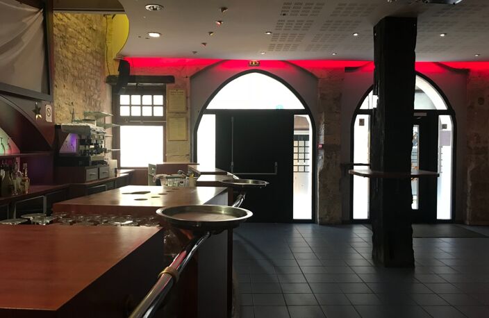 Dpt Dordogne (24), à vendre PERIGUEUX immeuble de 340 m² — photo 2