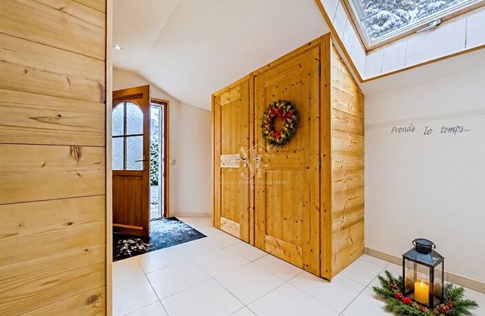 Maison à vendre 5 pièces THOLLON LES MEMISES (74) MAISON MITOYENNE DE 180 M² AVEC T2 INDÉPENDANT, GARAGE-BUREAU ET VUE MONTAGNES — photo 2