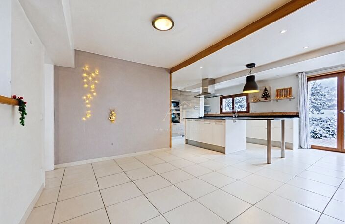 Maison à vendre 5 pièces THOLLON LES MEMISES (74) MAISON MITOYENNE DE 180 M² AVEC T2 INDÉPENDANT, GARAGE-BUREAU ET VUE MONTAGNES — photo 4