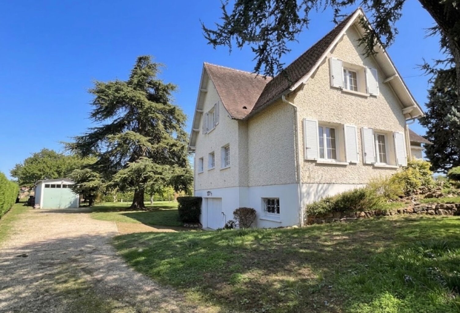 MAISON D’ARCHITECTE DE 175 M² – SOUS-SOL DE 150 M² – TERRAIN DE 2 000 M² – PROCHE CENTRE-VILLE — photo 1