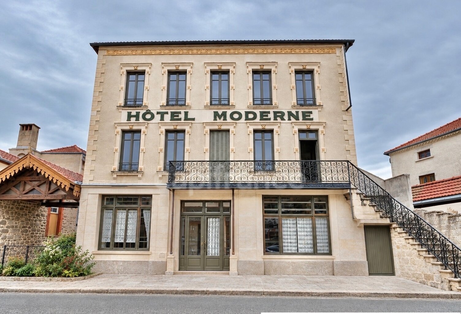 MAISON À RÉNOVER DE 480 M2 SUR 4 NIVEAUX, TERRAIN DE 623 M2, DÉPENDANCES, PROXIMITÉ DES COMMERCES — photo 1