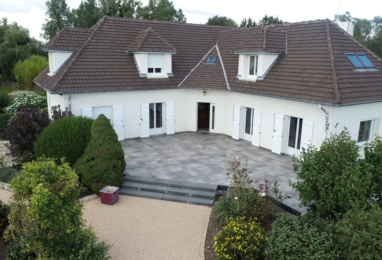 LAON (02) à vendre propriété d'exeption de 330 m2 et son terrain de 9000 m2 — photo 1