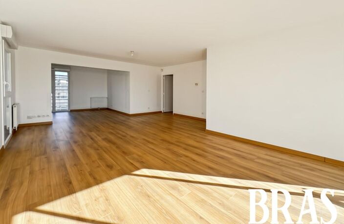 APPARTEMENT 4 CHAMBRES - BALCON - DOUBLE GARAGE — photo 2