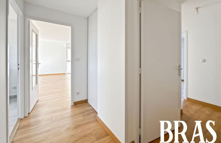 APPARTEMENT 4 CHAMBRES - BALCON - DOUBLE GARAGE — photo 4