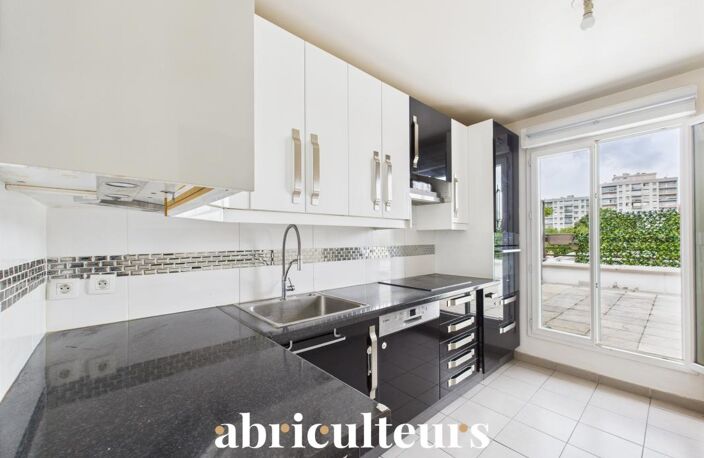 Profitez d'un bel espace de 128 m², paisible et sous haute sécurité.  à Villeneuve-la-Garenne  (92390) — photo 4