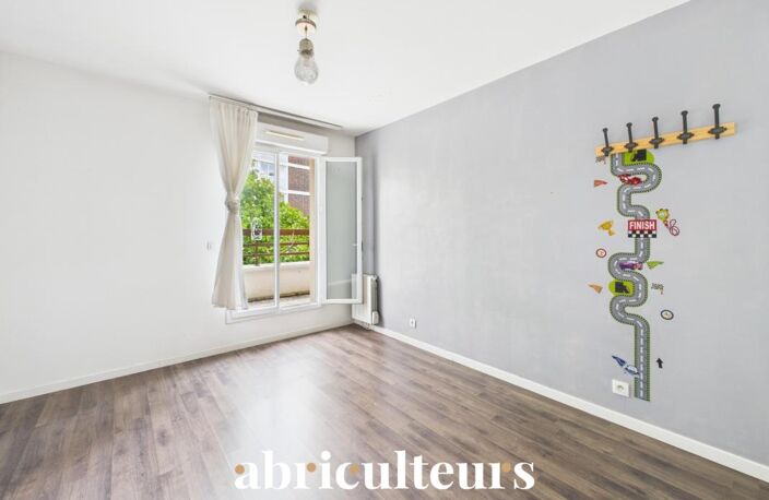 Profitez d'un bel espace de 128 m², paisible et sous haute sécurité.  à Villeneuve-la-Garenne  (92390) — photo 5