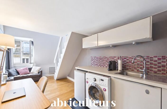 Duplex sous les toits, 3 m sous plafond, Paris 1er (Sentier / Palais-Royal) — photo 2