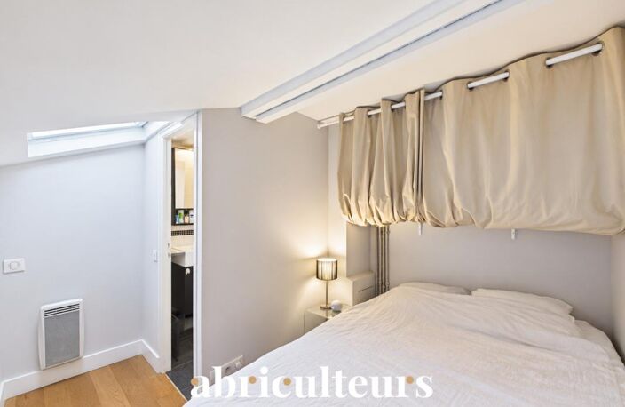 Duplex sous les toits, 3 m sous plafond, Paris 1er (Sentier / Palais-Royal) — photo 5