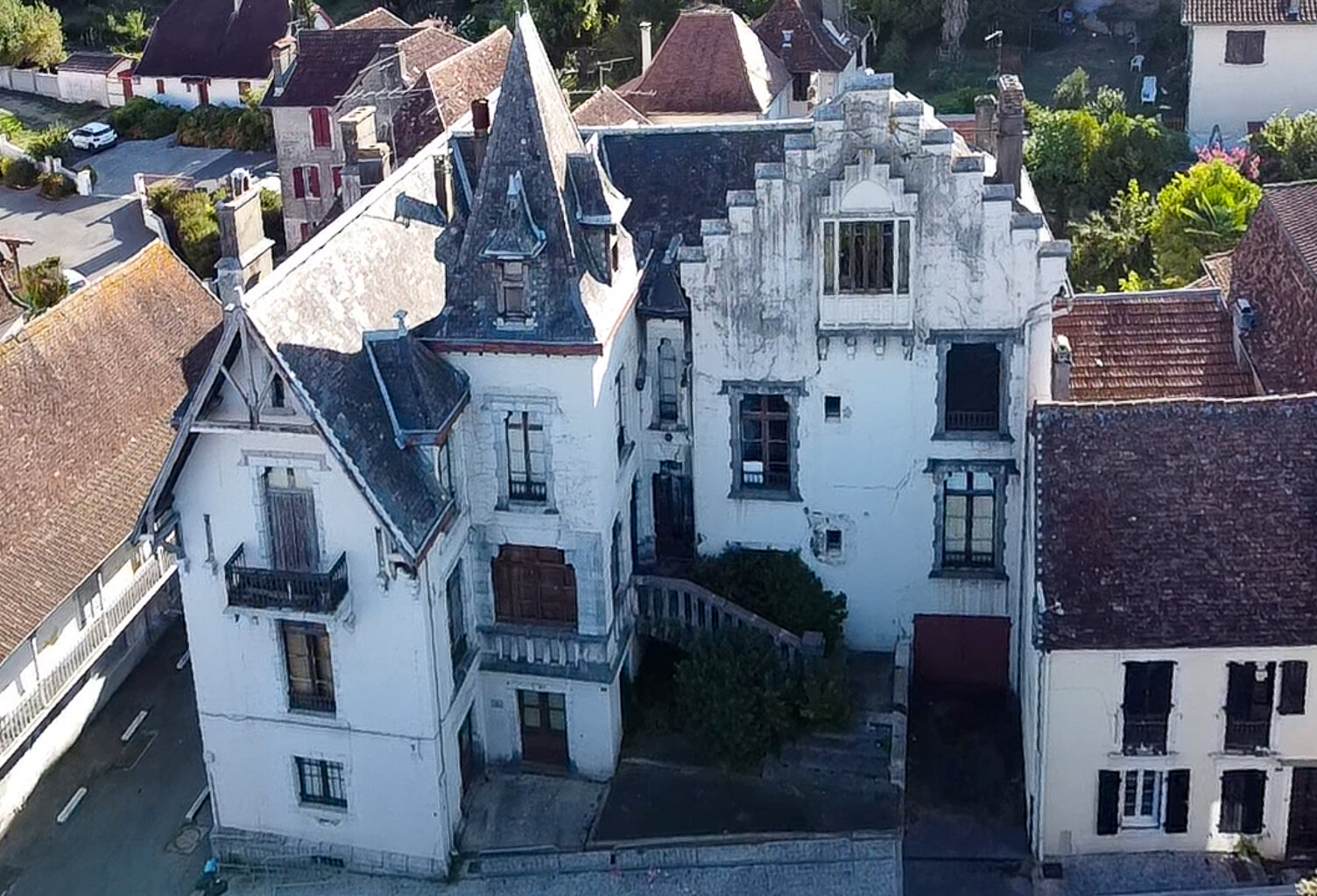 Immeuble - 665 m² - Salies-de-Béarn (64) — photo 1