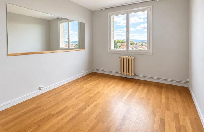Appartement de 4 pièces de 70 m² à Saint-Fons — photo 4