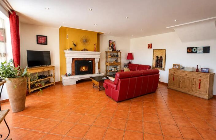 Maison de 248 M² avec piscine et garage — photo 3