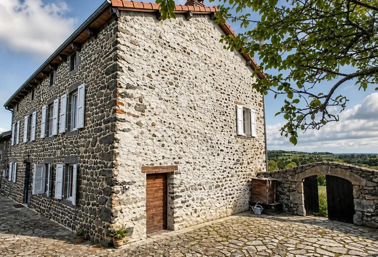 Maison de 10 pièces de 225 m² à Saint-Flour — photo 1