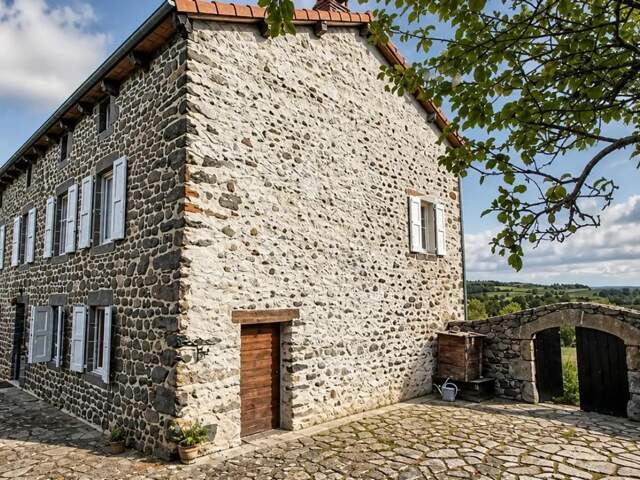 Maison de 10 pièces de 225 m² à Saint-Flour — photo du bien