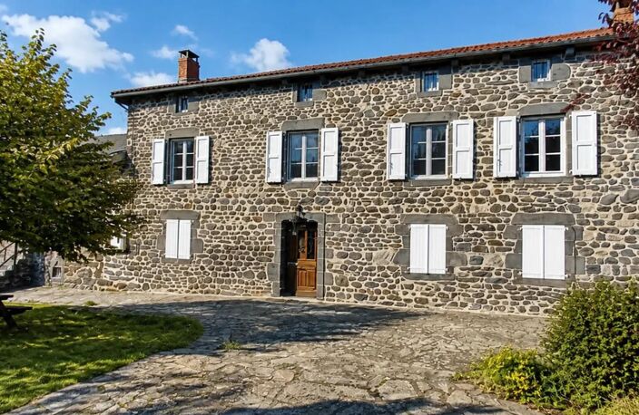 Maison de 10 pièces de 225 m² à Saint-Flour — photo 2