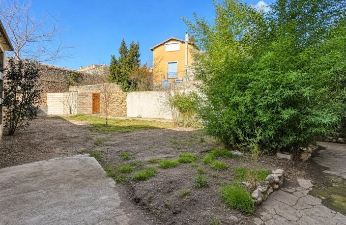 PRADES-Maison de ville- spacieuse avec jardin — photo 2