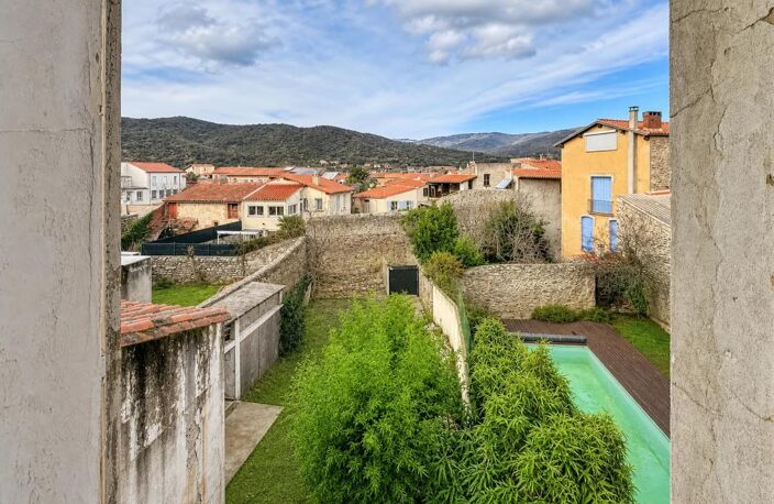 PRADES-Maison de ville- spacieuse avec jardin — photo 4