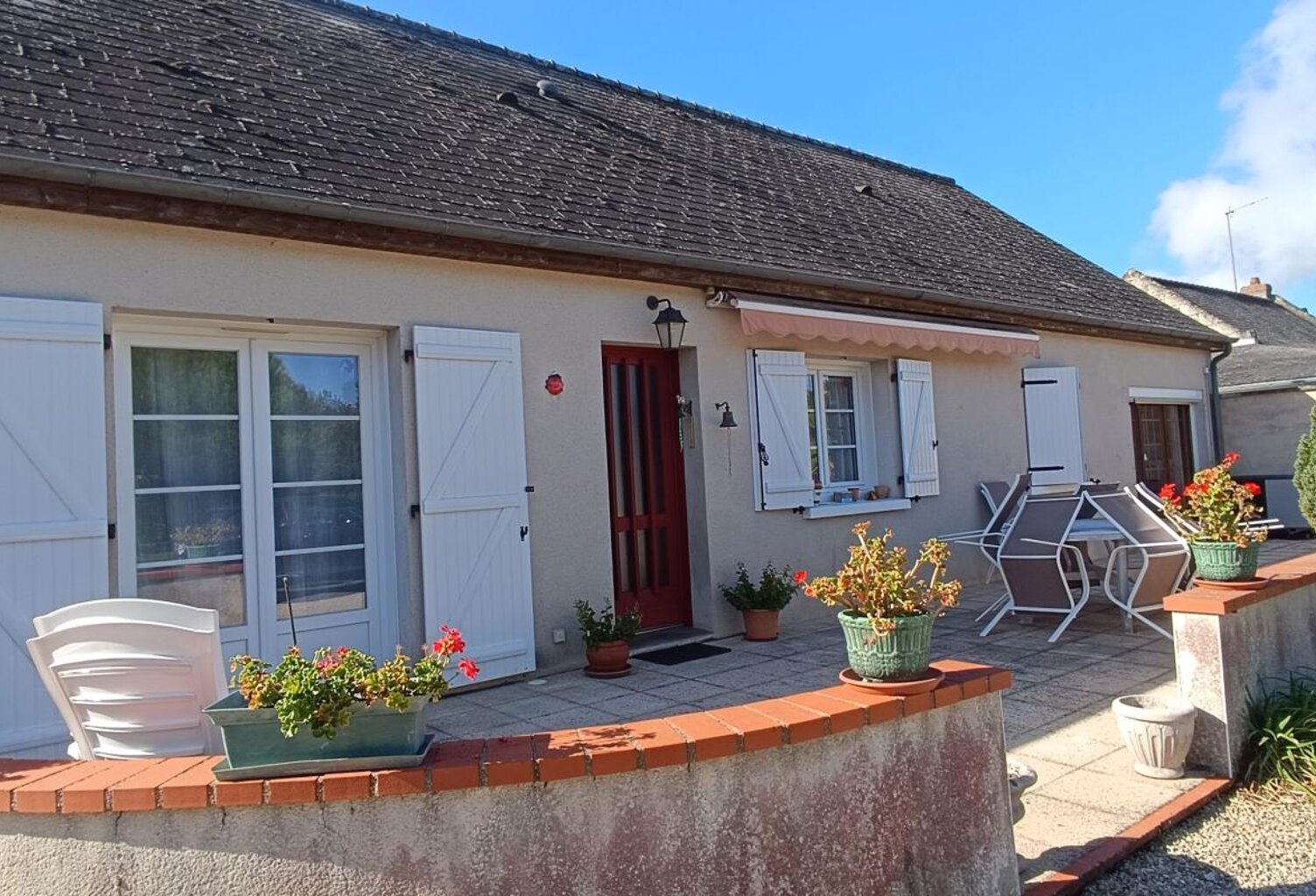Maison de plain-pied avec jardin, véranda et PAC — Avoine (37420) — photo 1