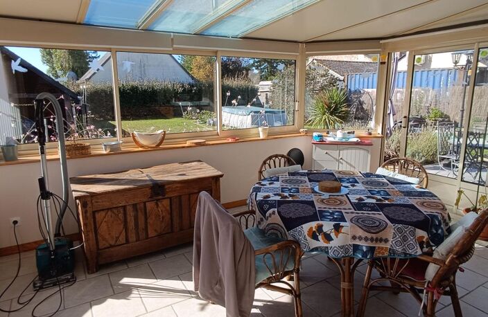 Maison de plain-pied avec jardin, véranda et PAC — Avoine (37420) — photo 2