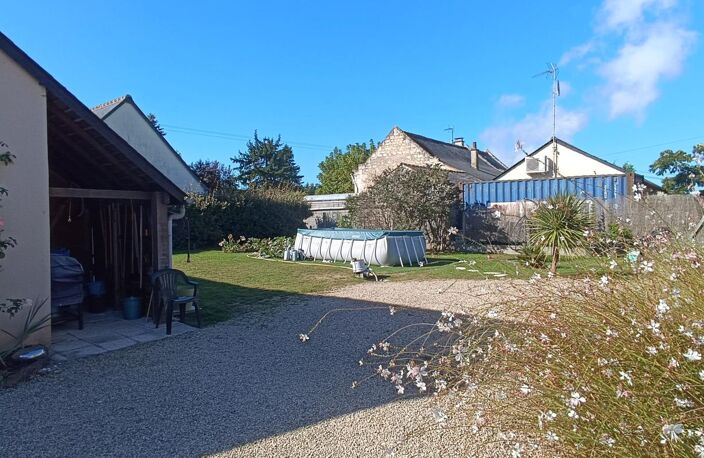 Maison de plain-pied avec jardin, véranda et PAC — Avoine (37420) — photo 4